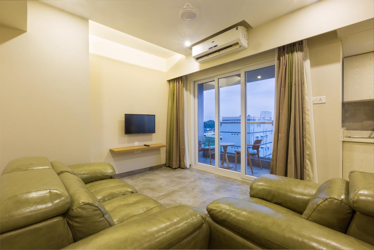 Floressa Randa, Porur Hotel